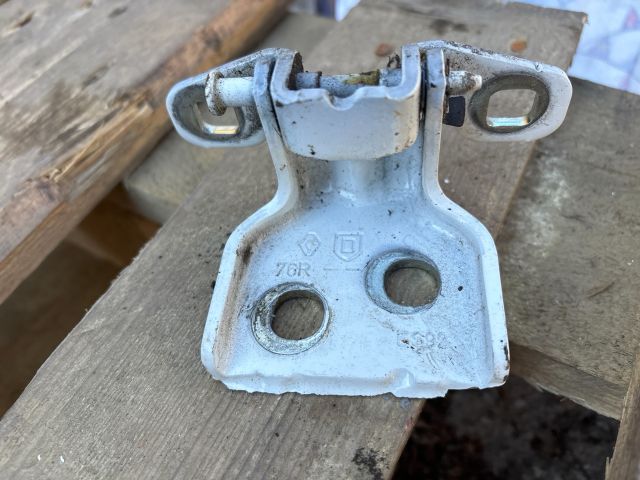 bontott DACIA LOGAN Jobb hátsó Zsanér