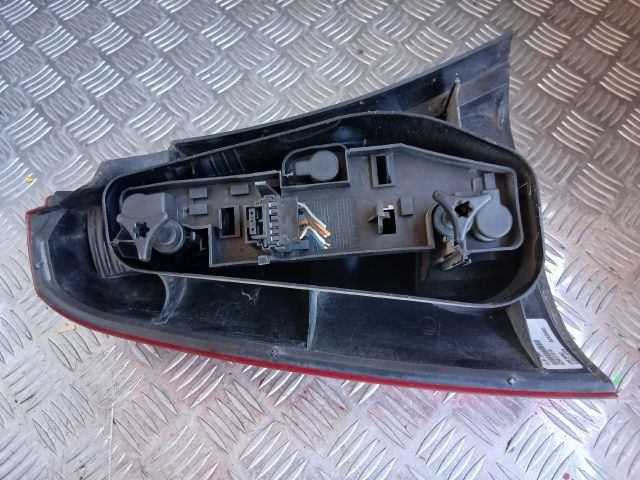 bontott DACIA LOGAN Jobb Külső Hátsó Lámpa