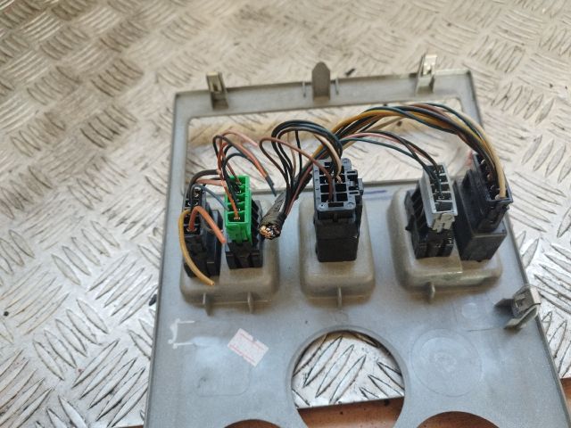 bontott DACIA LOGAN Kapcsoló (Magában)