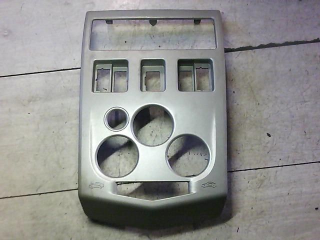 bontott DACIA LOGAN Középkonzol Keret