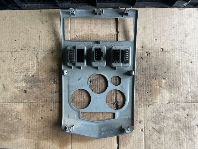 bontott DACIA LOGAN Középkonzol Keret