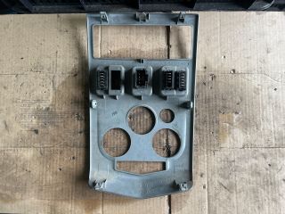 bontott DACIA LOGAN Középkonzol Keret