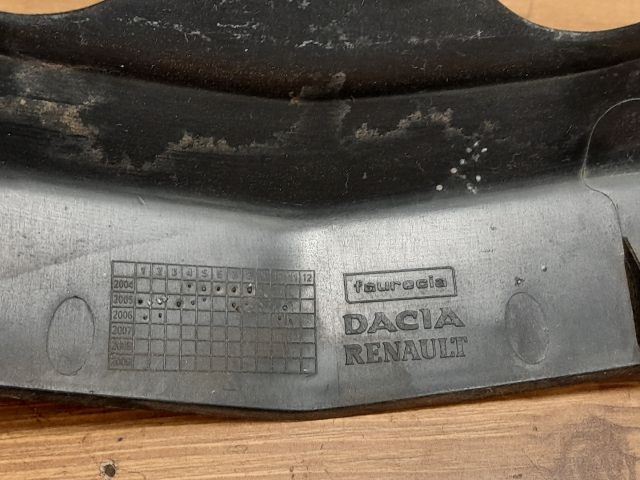 bontott DACIA LOGAN Középkonzol Keret