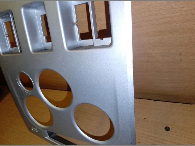 bontott DACIA LOGAN Középkonzol Keret