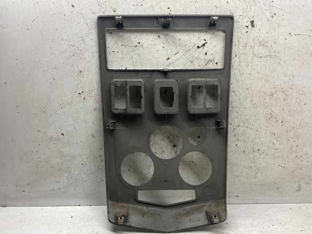 bontott DACIA LOGAN Középkonzol Keret