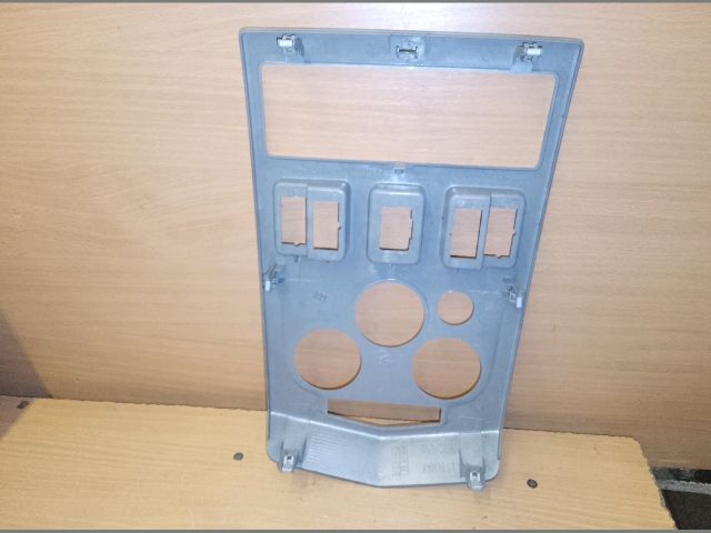 bontott DACIA LOGAN Középkonzol Keret