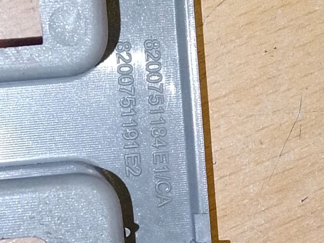 bontott DACIA LOGAN Középkonzol Keret