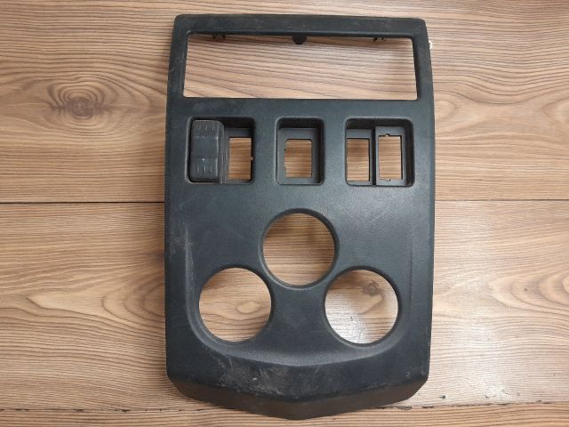 bontott DACIA LOGAN Középkonzol Keret