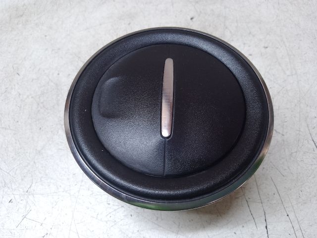 bontott DACIA LOGAN Középső Bal Szellőző