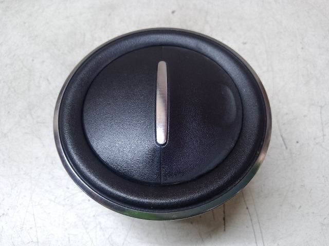 bontott DACIA LOGAN Középső Bal Szellőző