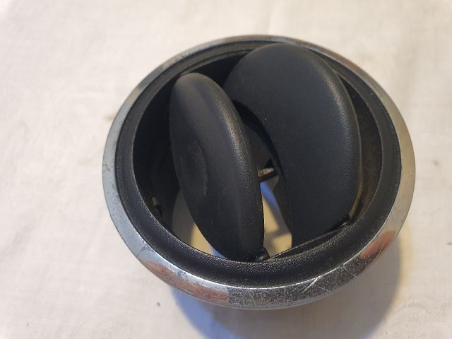 bontott DACIA LOGAN Középső Szellőző