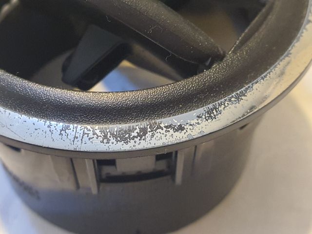 bontott DACIA LOGAN Középső Szellőző