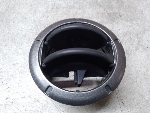 bontott DACIA LOGAN Középső Szellőző