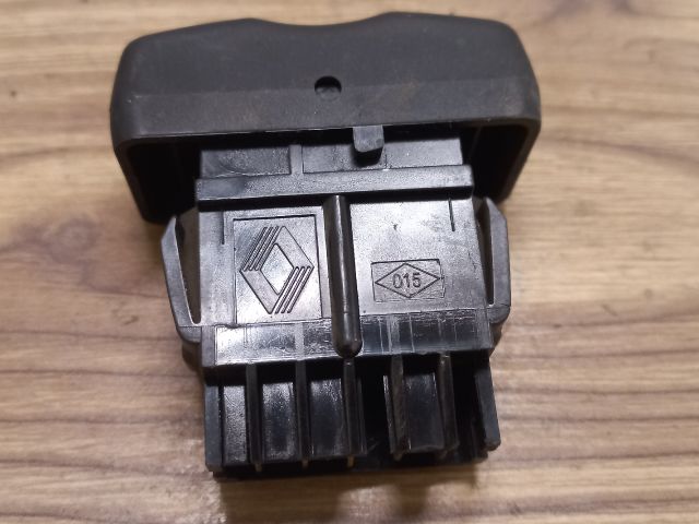 bontott DACIA LOGAN Központizár Kapcsoló