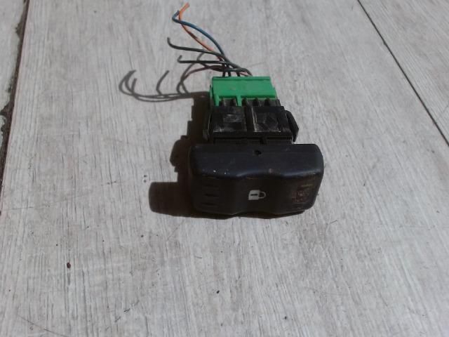 bontott DACIA LOGAN Központizár Kapcsoló