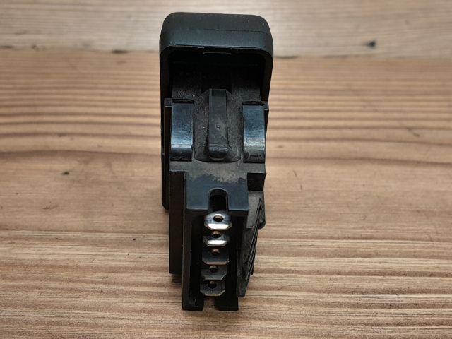 bontott DACIA LOGAN Központizár Kapcsoló