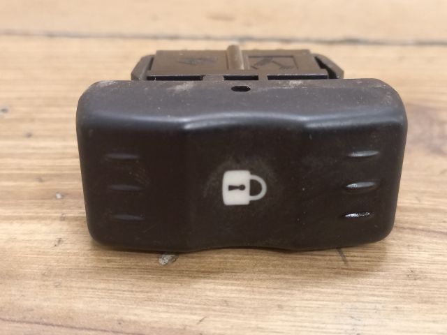 bontott DACIA LOGAN Központizár Kapcsoló