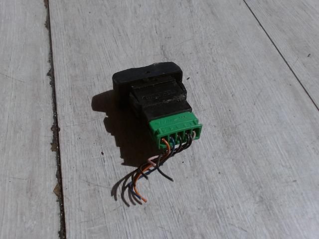 bontott DACIA LOGAN Központizár Kapcsoló