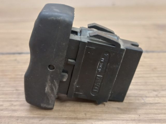 bontott DACIA LOGAN Központizár Kapcsoló