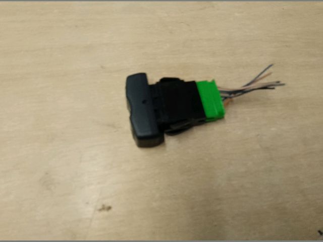 bontott DACIA LOGAN Központizár Kapcsoló