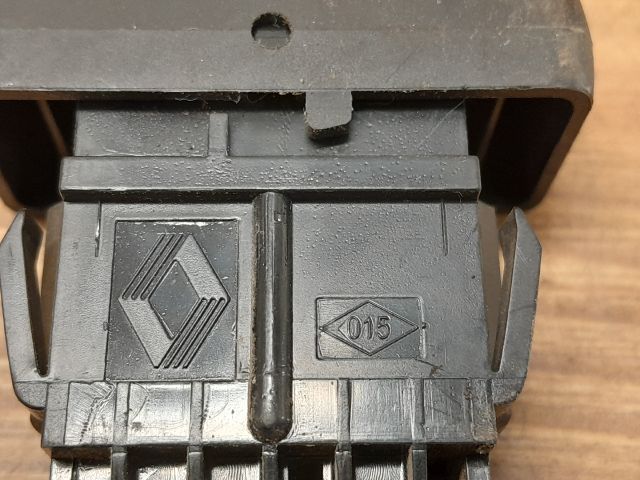 bontott DACIA LOGAN Központizár Kapcsoló