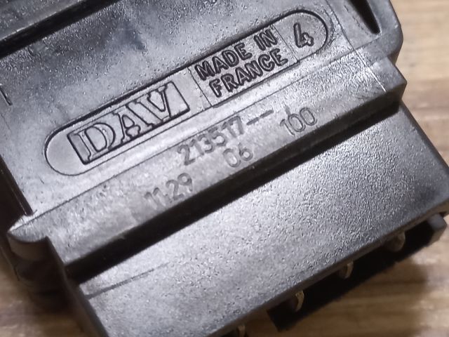 bontott DACIA LOGAN Központizár Kapcsoló