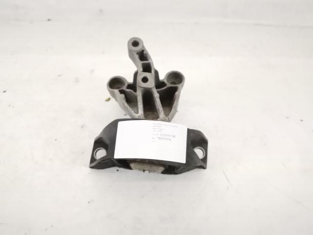 bontott DACIA LOGAN Motor Tartó Bak Jobb