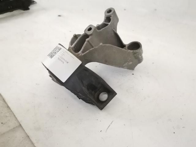 bontott DACIA LOGAN Motor Tartó Bak Jobb