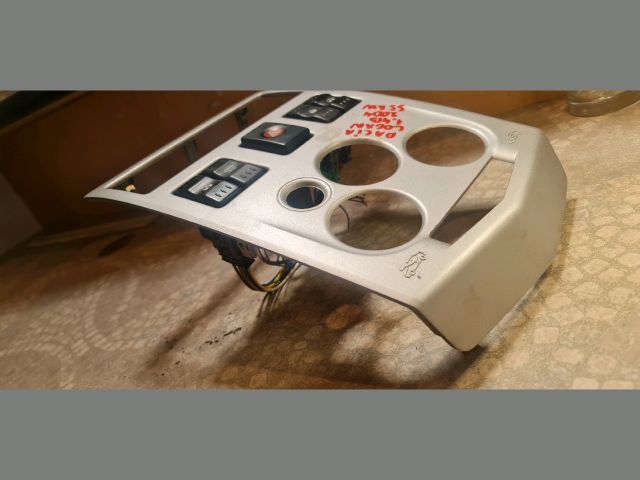 bontott DACIA LOGAN Multifunkciós Kijelző Keret