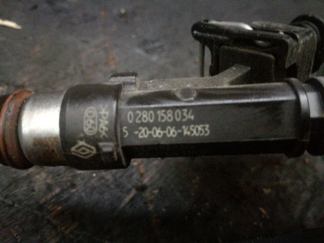 bontott DACIA LOGAN Porlasztó Sor / Híd