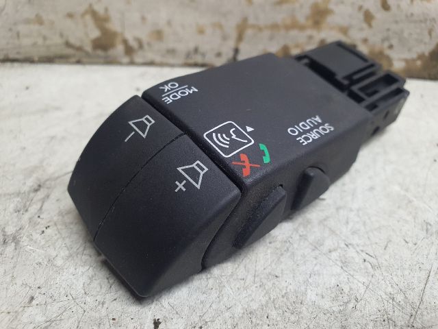 bontott DACIA LOGAN Rádió / CD Kapcsoló