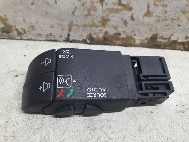 bontott DACIA LOGAN Rádió / CD Kapcsoló