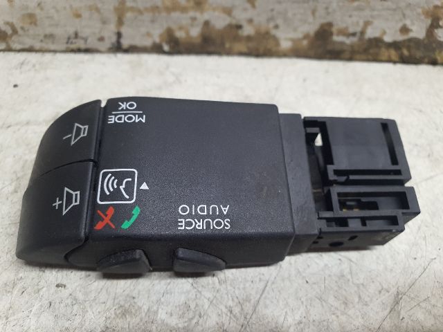 bontott DACIA LOGAN Rádió / CD Kapcsoló