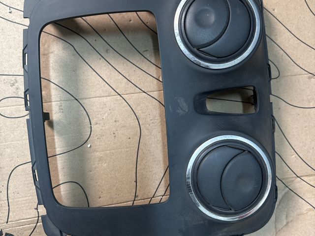 bontott DACIA LOGAN Rádió / CD Keret