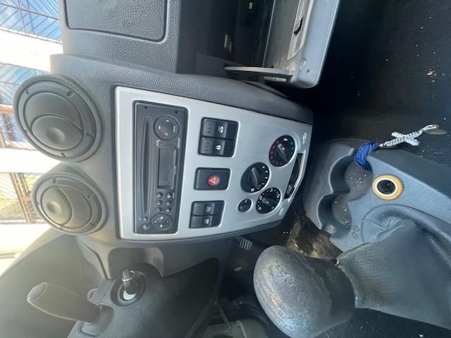 bontott DACIA LOGAN Rádió / CD