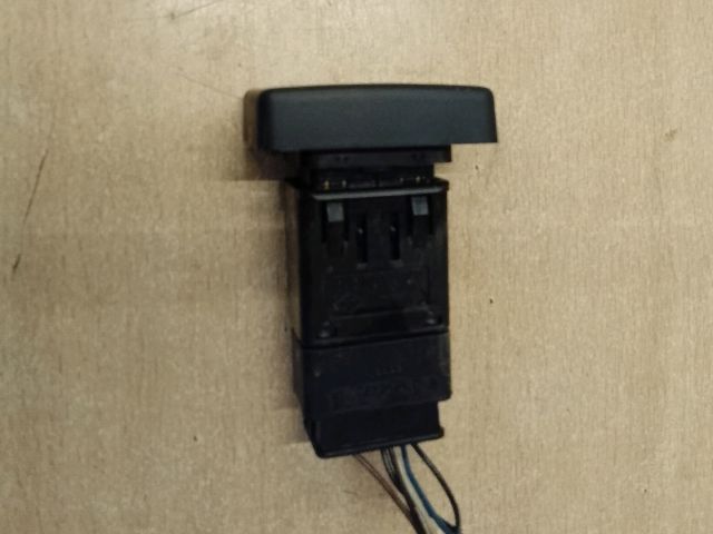 bontott DACIA LOGAN Vészvillogó Kapcsoló