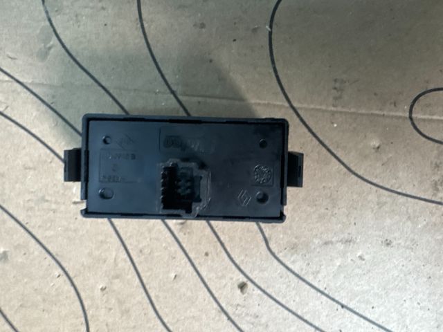 bontott DACIA LOGAN Vészvillogó Kapcsoló