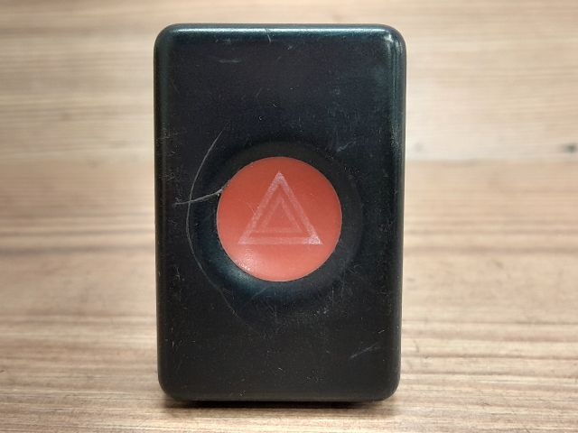 bontott DACIA LOGAN Vészvillogó Kapcsoló