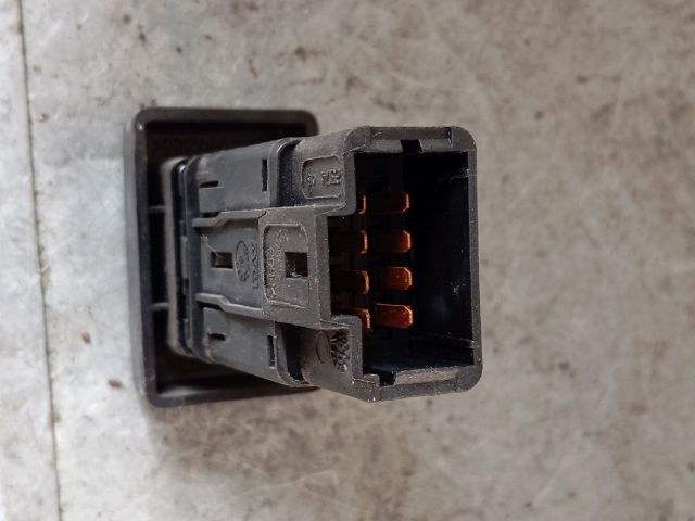 bontott DACIA LOGAN Vészvillogó Kapcsoló