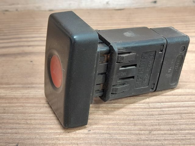 bontott DACIA LOGAN Vészvillogó Kapcsoló