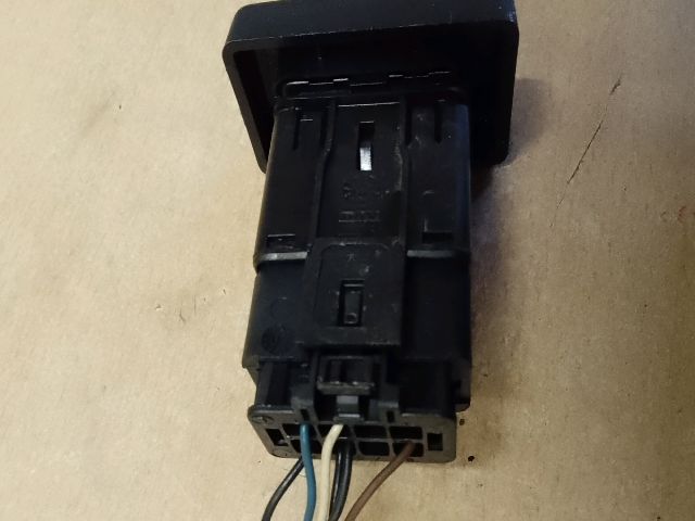 bontott DACIA LOGAN Vészvillogó Kapcsoló