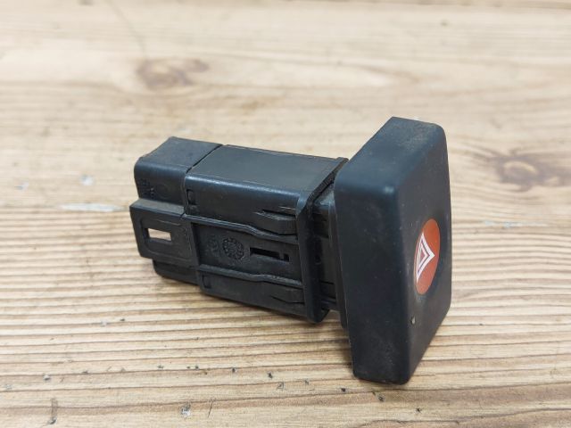 bontott DACIA LOGAN Vészvillogó Kapcsoló