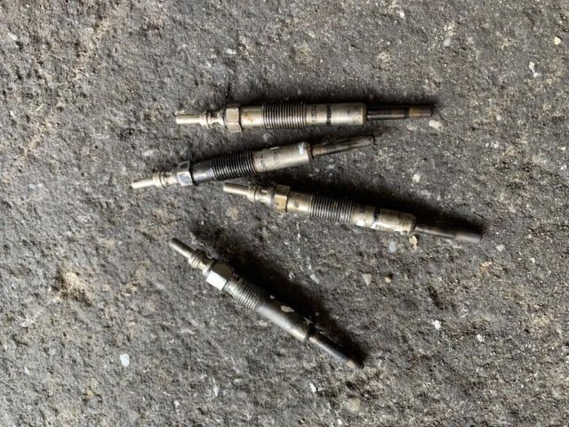 bontott DACIA PICK UP Izzító/Gyújtó Gyertya