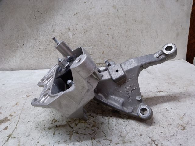 bontott DACIA SANDERO Motor Tartó Bak Jobb