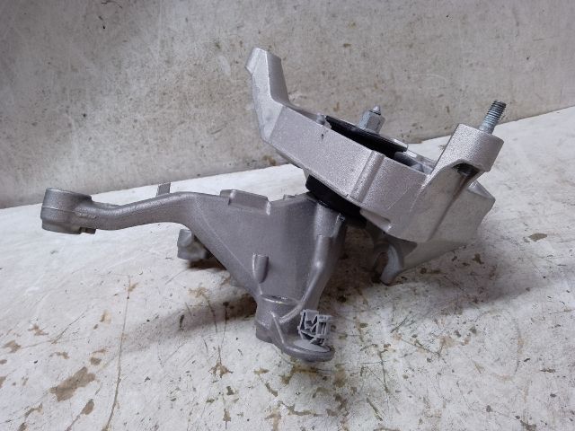 bontott DACIA SANDERO Motor Tartó Bak Jobb