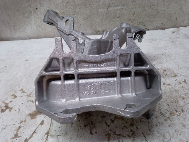 bontott DACIA SANDERO Motor Tartó Bak Jobb