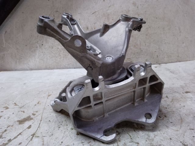 bontott DACIA SANDERO Motor Tartó Bak Jobb