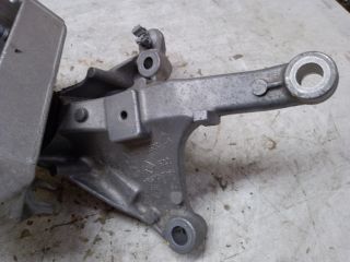 bontott DACIA SANDERO Motor Tartó Bak Jobb