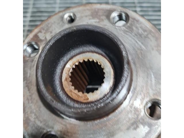 bontott DACIA SANDERO Bal első Csonkállvány