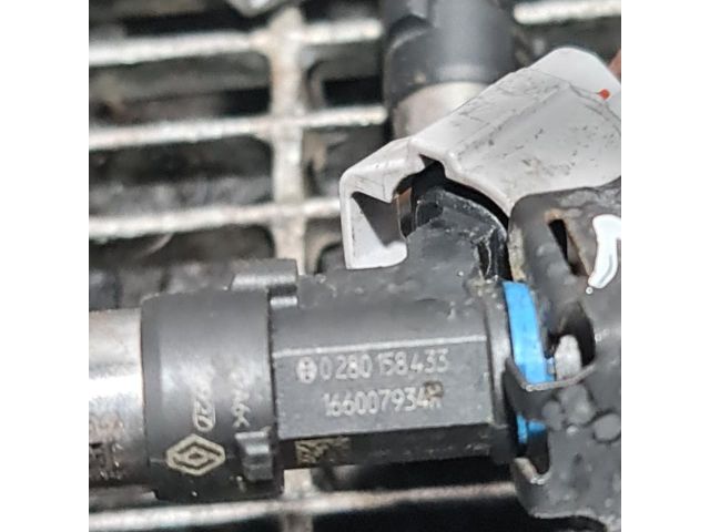 bontott DACIA SANDERO Porlasztó (1 db)